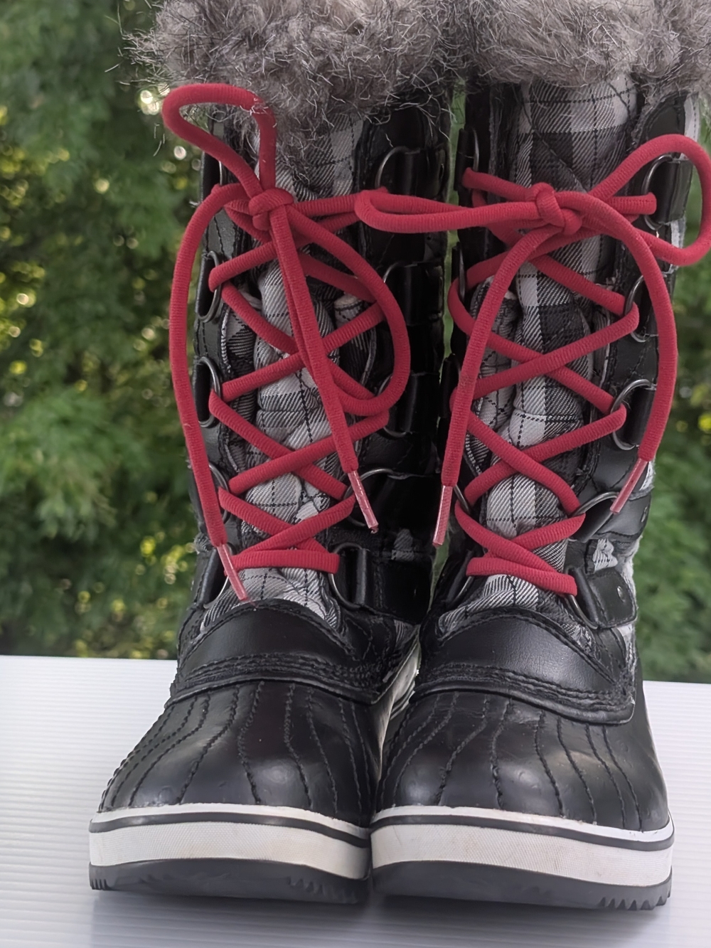 Sorel Girls Kids Black Snow Boots with Red Laces 6